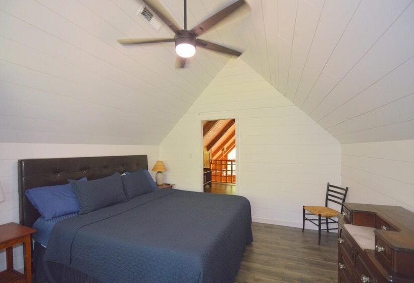 Rosies Creekside Retreat   3 Br Escape!