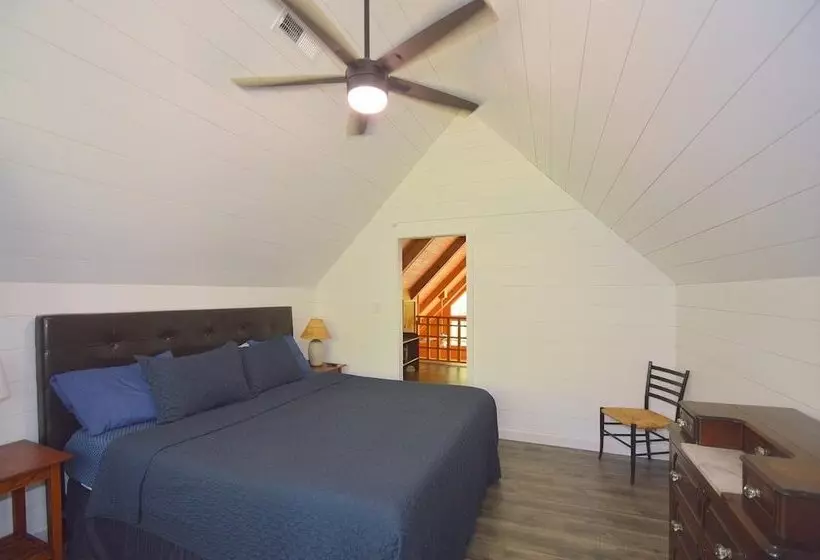 Rosies Creekside Retreat   3 Br Escape!