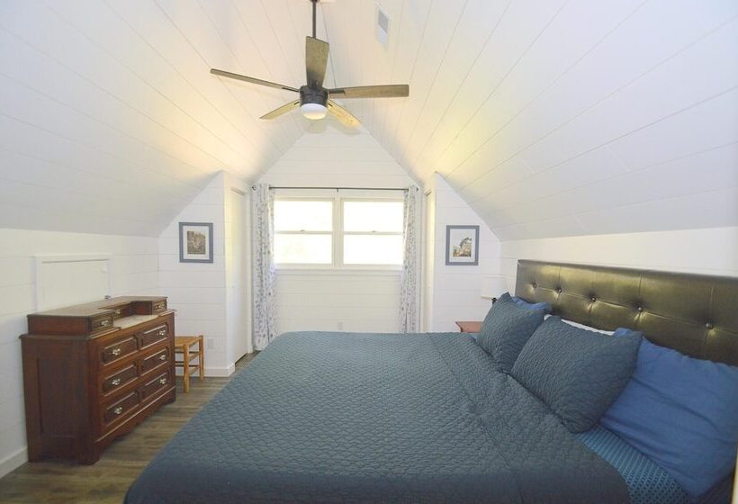 Rosies Creekside Retreat   3 Br Escape!