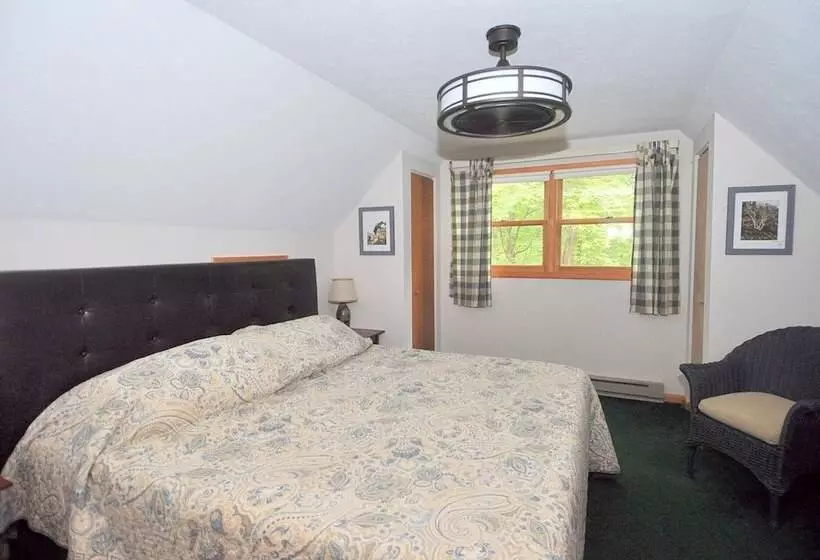 Rosies Creekside Retreat   3 Br Escape!