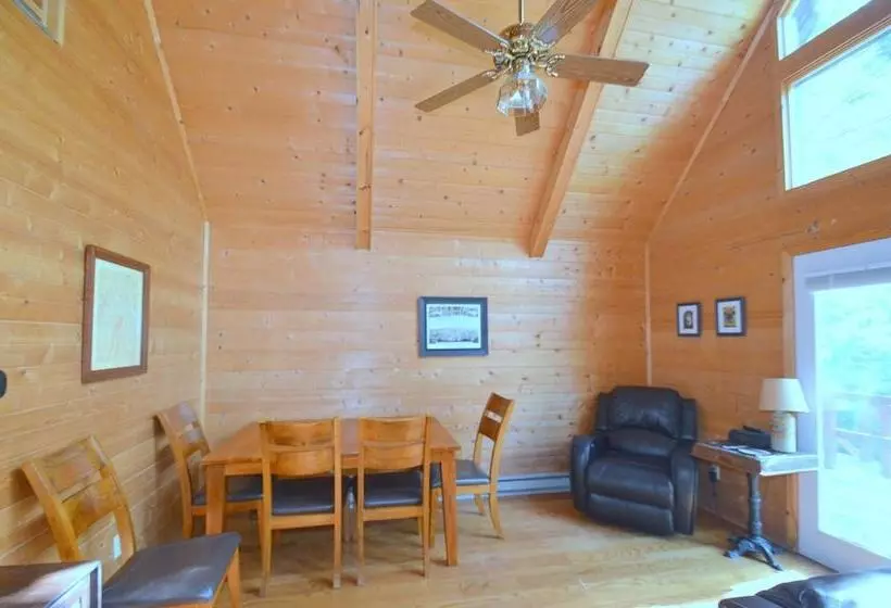 Rosies Creekside Retreat   3 Br Escape!