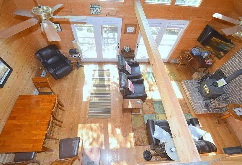 Rosies Creekside Retreat   3 Br Escape!