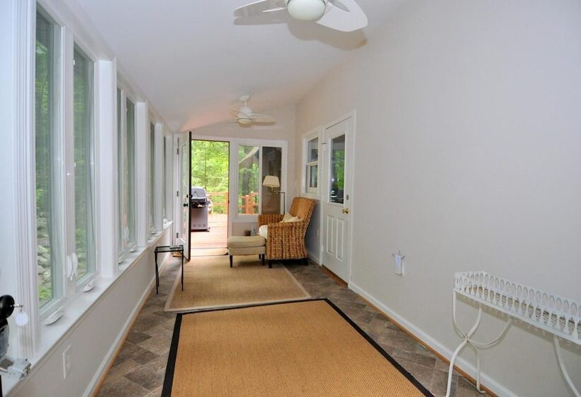 Rosies Creekside Retreat   3 Br Escape!