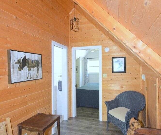 Rosies Creekside Retreat   3 Br Escape!