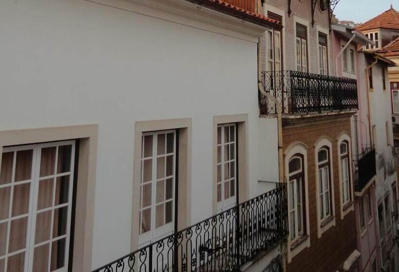 Be Coimbra Hostels