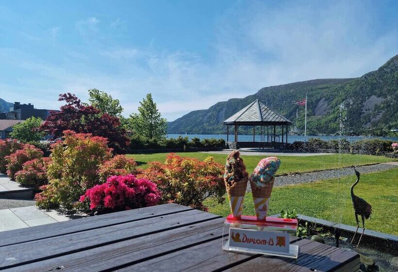 Bremanger Fjord Hotell