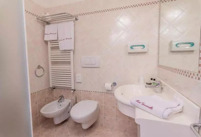 ホテル Genzianella