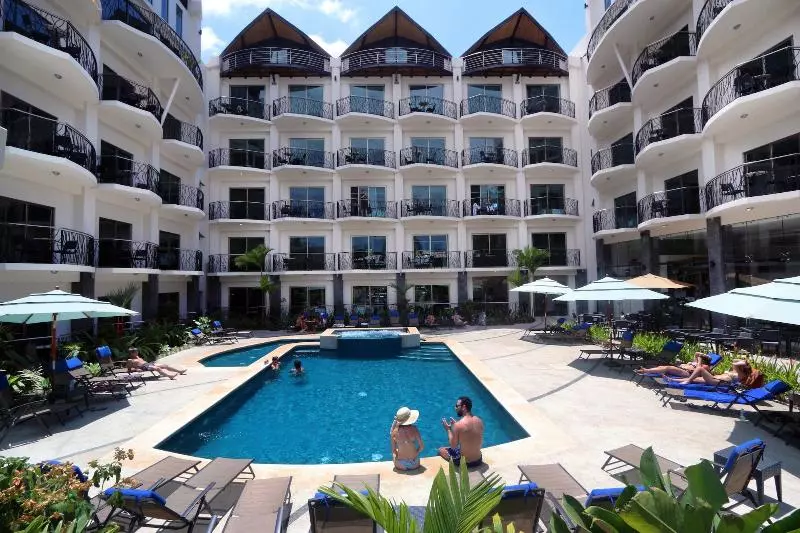 Pacific Suites Boutique Hotel And Bistro