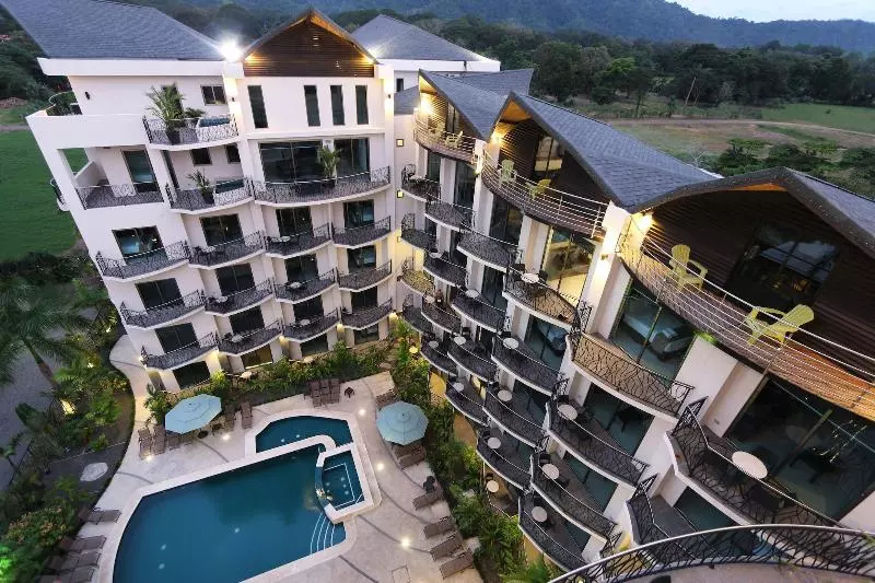 Pacific Suites Boutique Hotel And Bistro