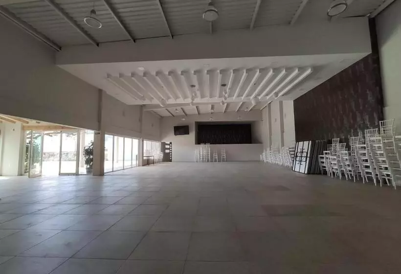 ホテル La Estancia Zacatlan