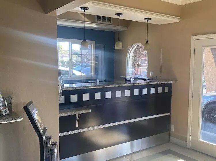 Отель Anaheim Astoria Inn & Suites