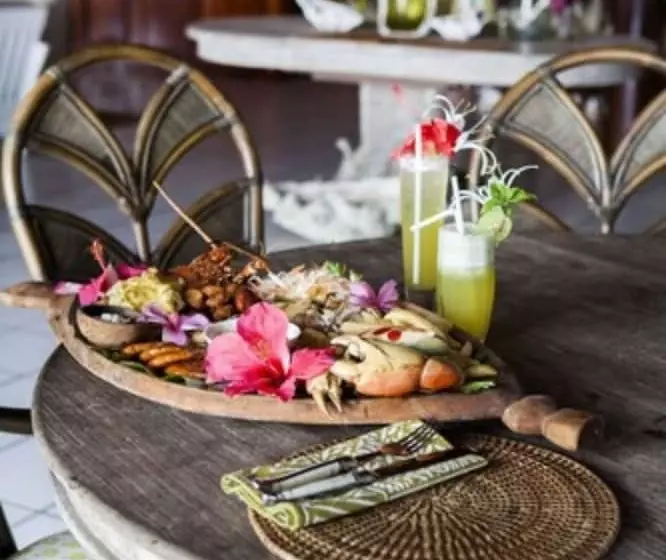 هتل Aore Island Resort