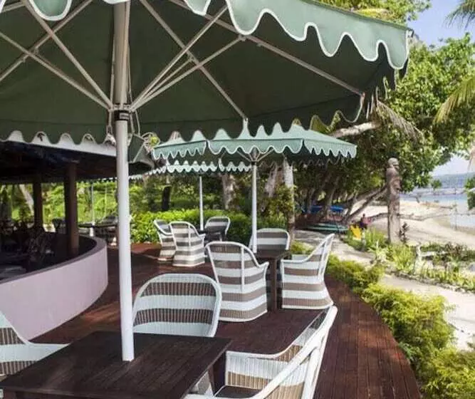 هتل Aore Island Resort