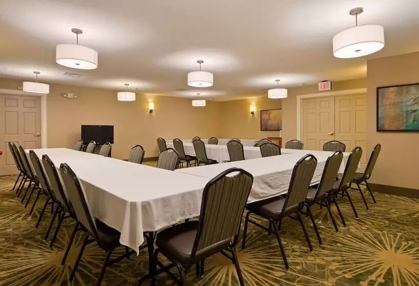Отель Best Western Plus Menomonie Inn & Suites