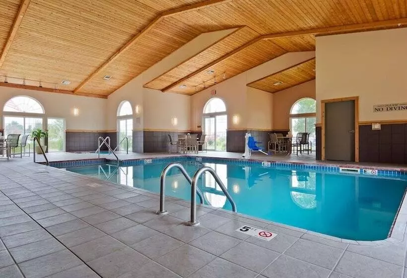 Отель Best Western Plus Menomonie Inn & Suites