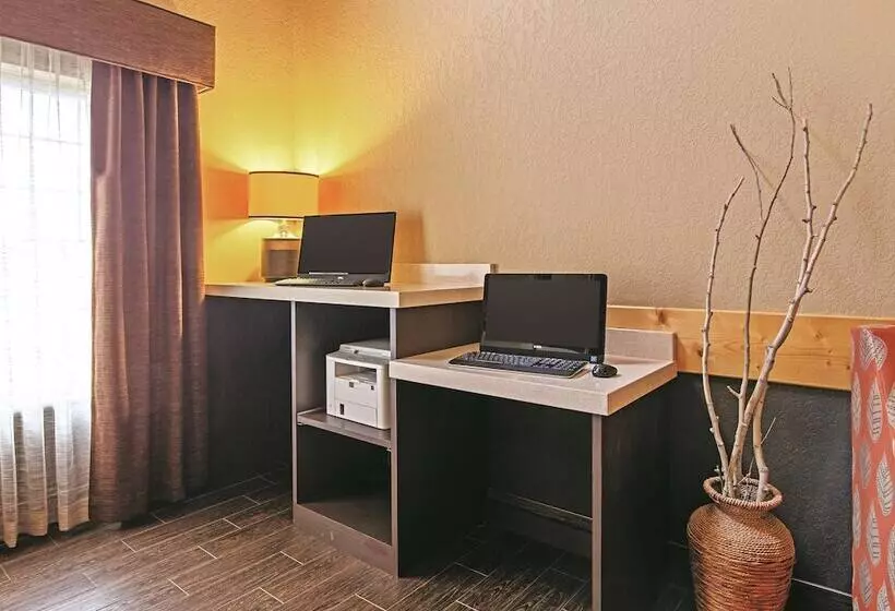 Best Western Plus Riverfront Hotel And Suites