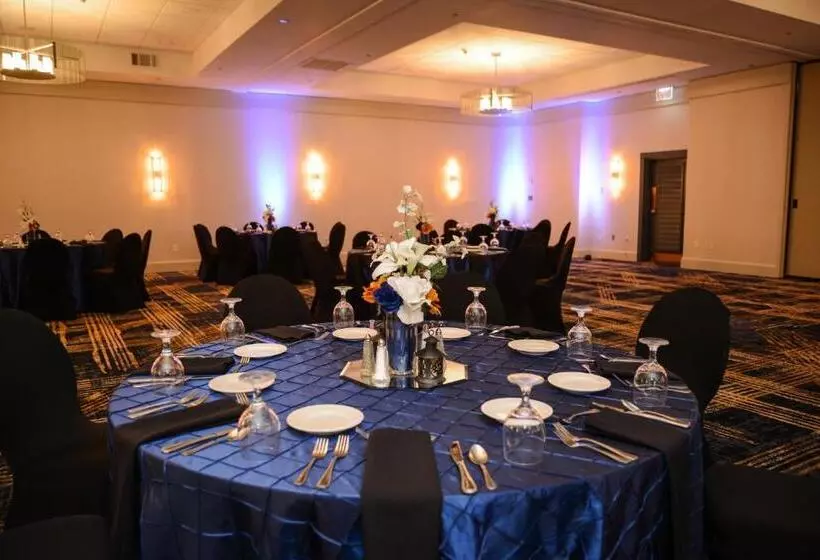 هتل Crowne Plaza Jacksonville Airport, An Ihg