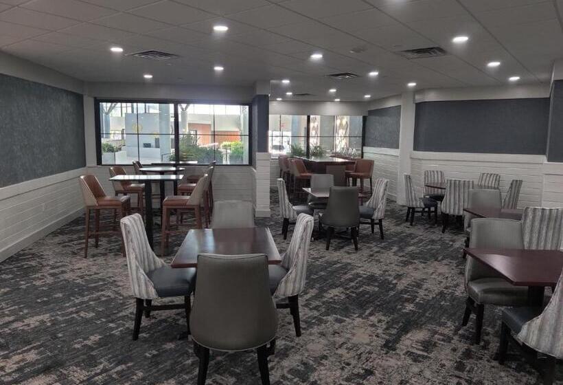 فندق Crowne Plaza Jacksonville Airport, An Ihg