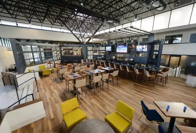 هتل Crowne Plaza Jacksonville Airport, An Ihg