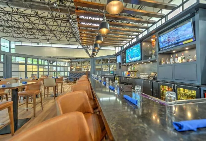 هتل Crowne Plaza Jacksonville Airport, An Ihg