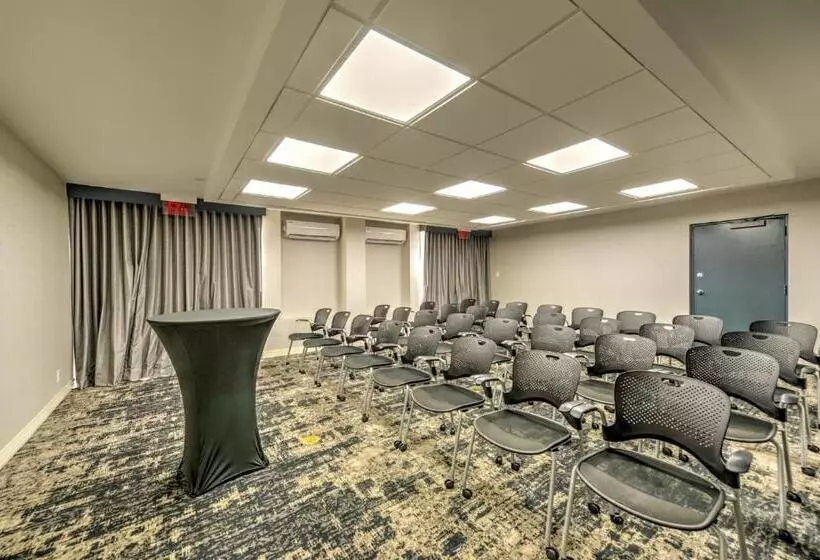 هتل Crowne Plaza Jacksonville Airport, An Ihg