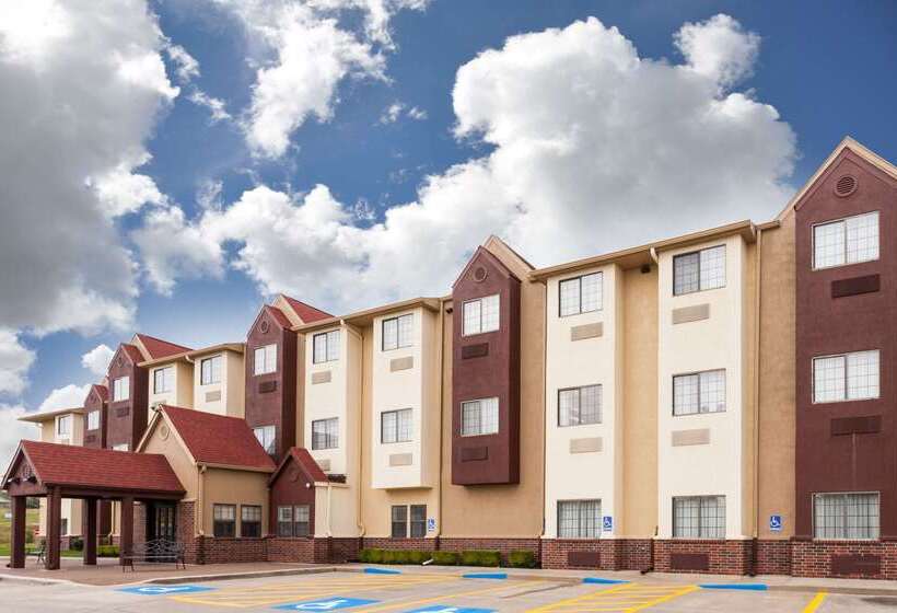 فندق Days Inn By Wyndham Near Kansas Speedway