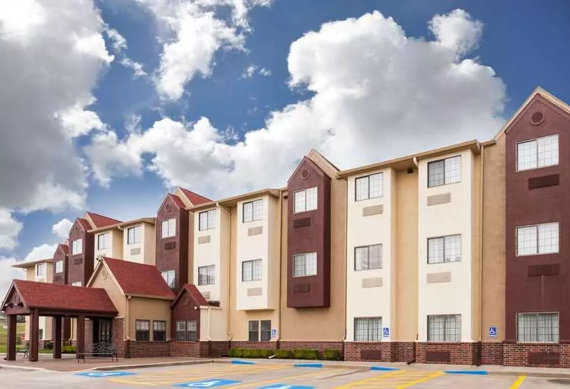 هتل Days Inn By Wyndham Near Kansas Speedway