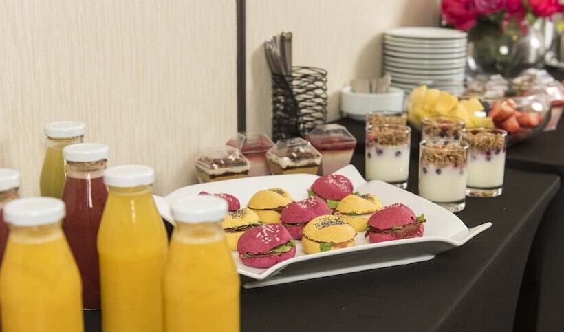 Hotel Holiday Inn Express Santiago Las Condes, An Ihg