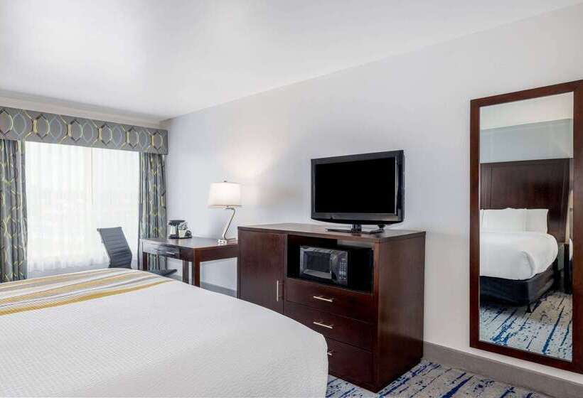 酒店 La Quinta Inn By Wyndham Lynnwood