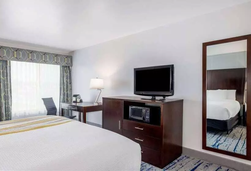 酒店 La Quinta Inn By Wyndham Lynnwood