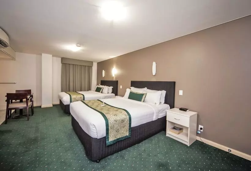 Отель Northbridge