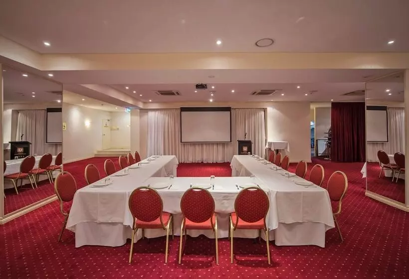 Отель Northbridge