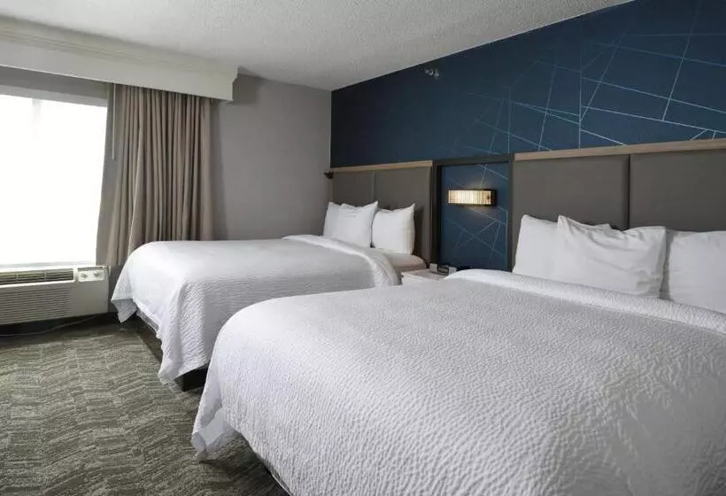 هتل Springhill Suites Des Moines West