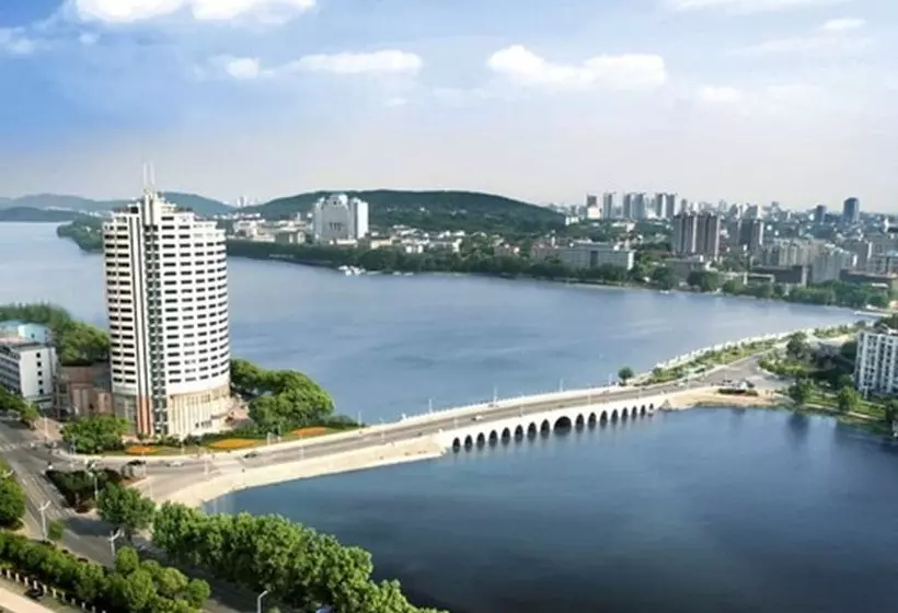 Hongyi Hotel Wuhan University