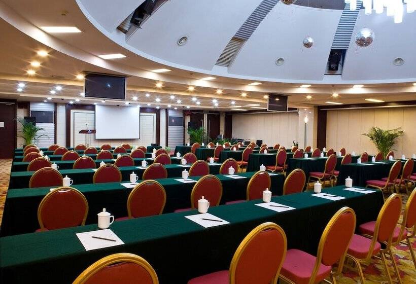 Hongyi Hotel Wuhan University