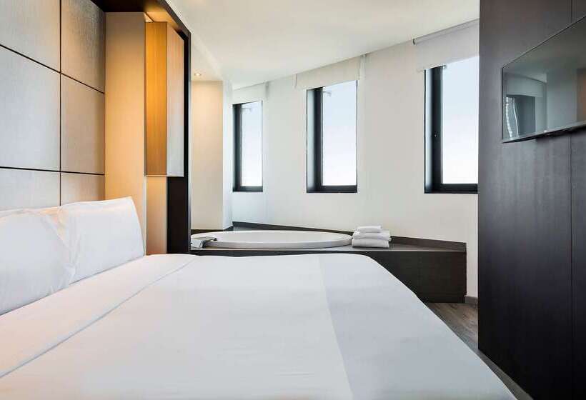 Отель Barcelona Condal Mar Affiliated By Meliá