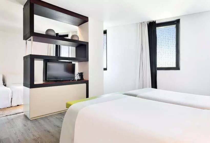 Отель Barcelona Condal Mar Affiliated By Meliá