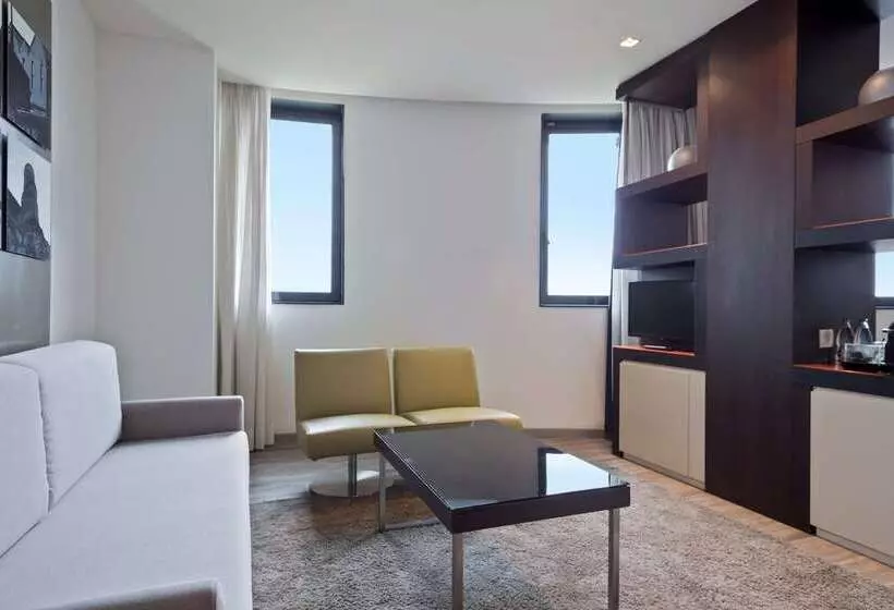 Отель Barcelona Condal Mar Affiliated By Meliá