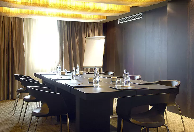 Отель Barcelona Condal Mar Affiliated By Meliá