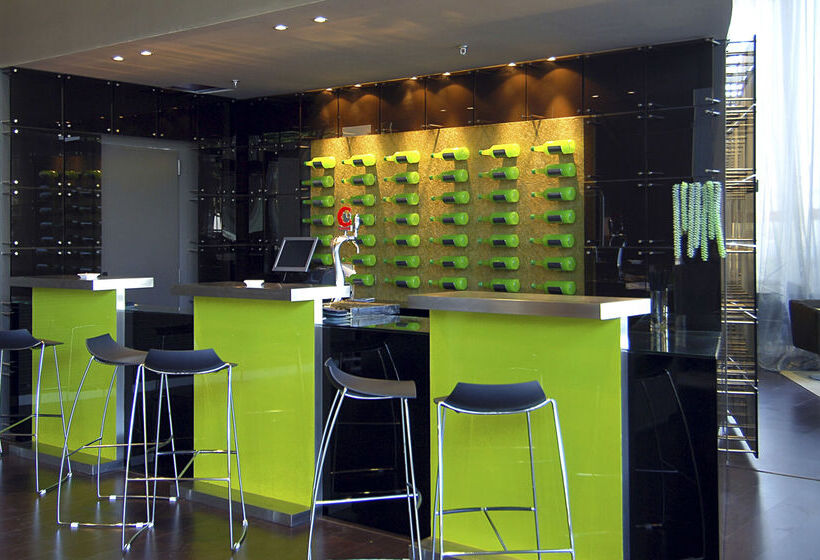 Отель Barcelona Condal Mar Affiliated By Meliá