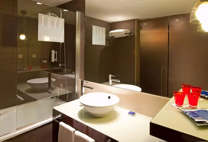 Отель Barcelona Condal Mar Affiliated By Meliá