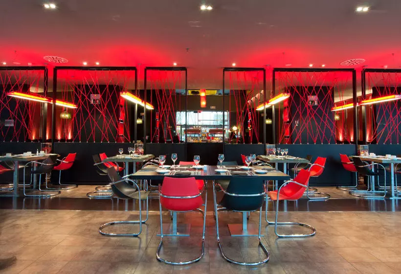 Отель Barcelona Condal Mar Affiliated By Meliá