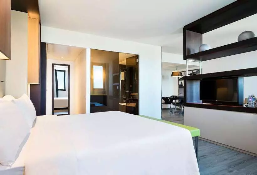 Отель Barcelona Condal Mar Affiliated By Meliá