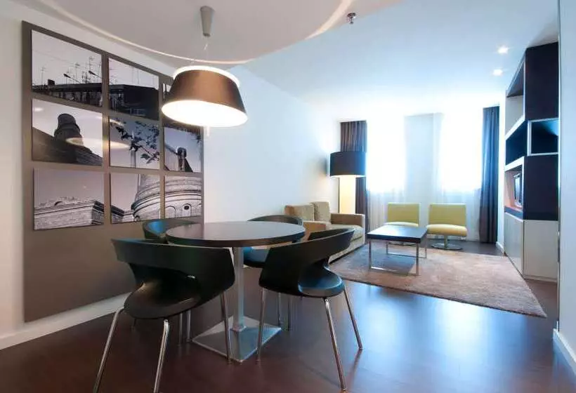 Отель Barcelona Condal Mar Affiliated By Meliá