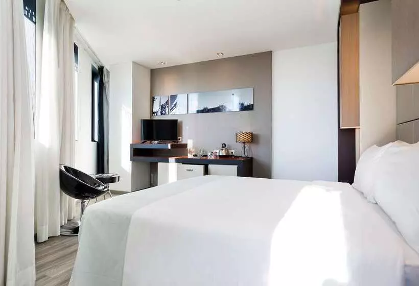 Отель Barcelona Condal Mar Affiliated By Meliá