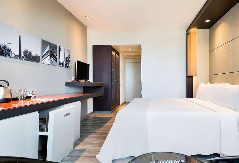 Отель Barcelona Condal Mar Affiliated By Meliá