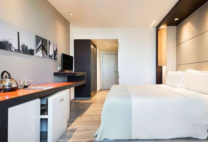 Отель Barcelona Condal Mar Affiliated By Meliá