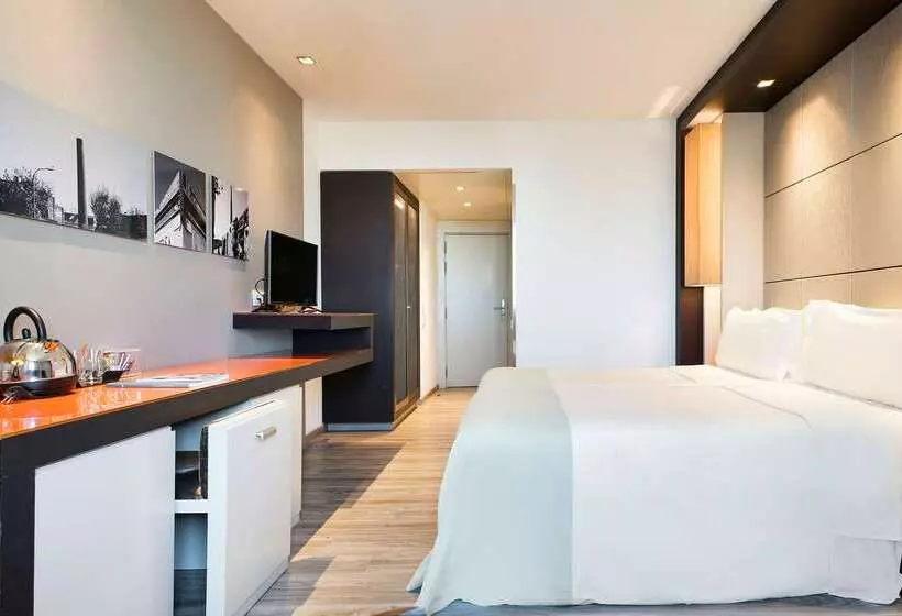 Отель Barcelona Condal Mar Affiliated By Meliá