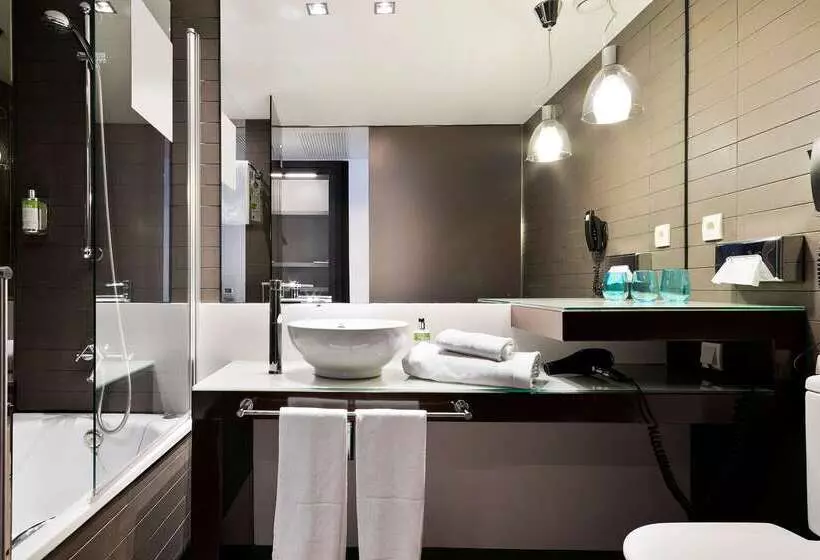 Отель Barcelona Condal Mar Affiliated By Meliá