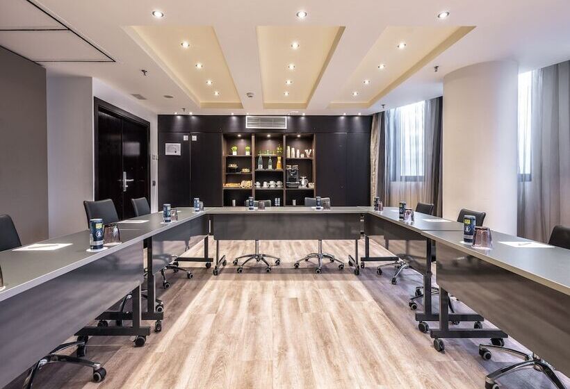 Отель Barcelona Condal Mar Affiliated By Meliá